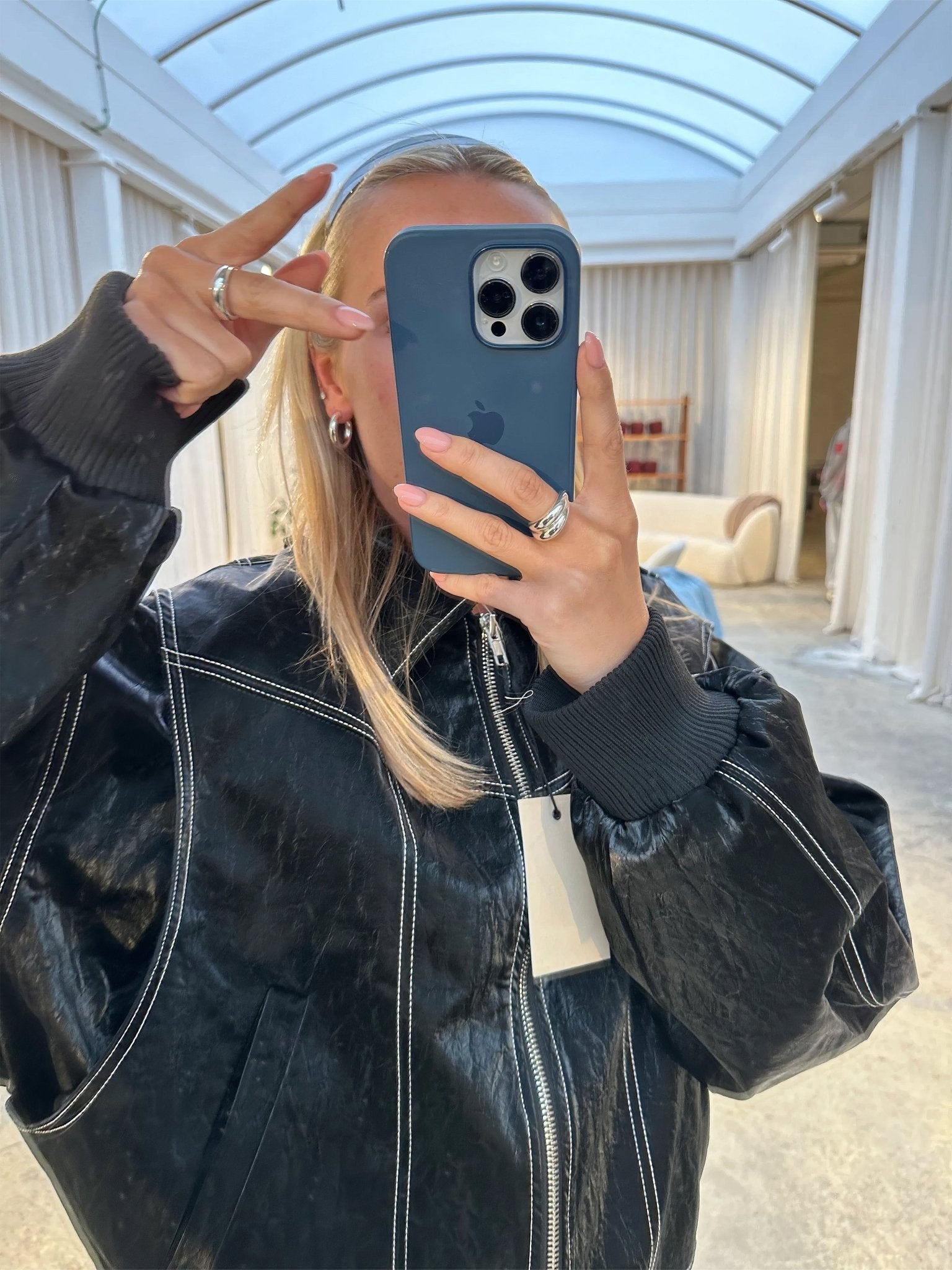 Romy – Oversized Leather Bomber Jacket - Black - S